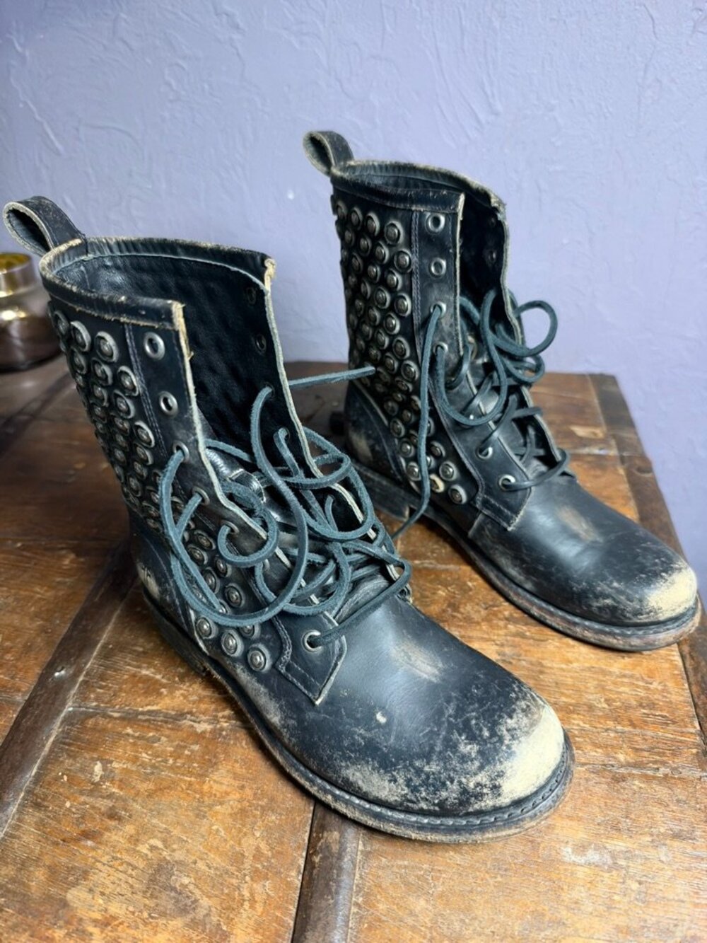 Frye Jenna Disc Lace Up Combat Boots Black Distressed Studded Leather Size 7